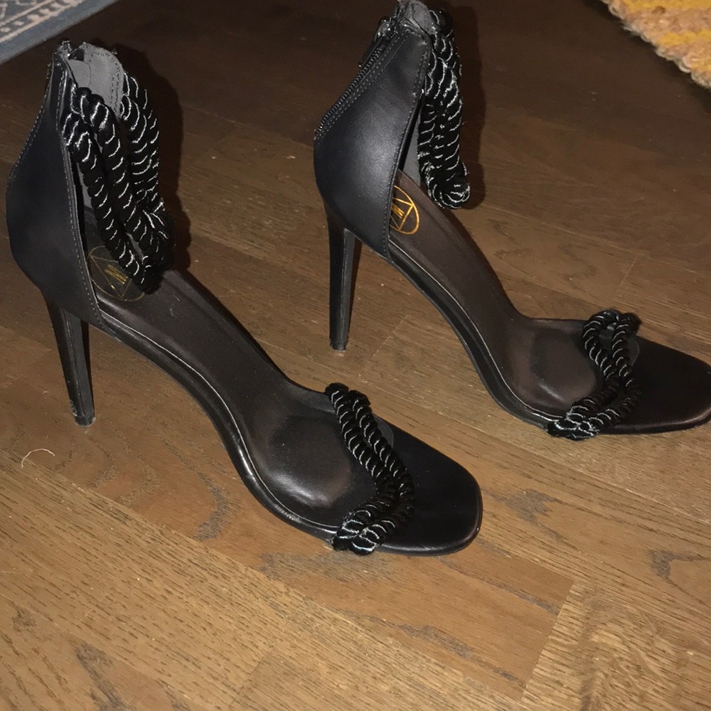 Missguided Knotted Tassle Barely There Sandals - Picture 5 of 5